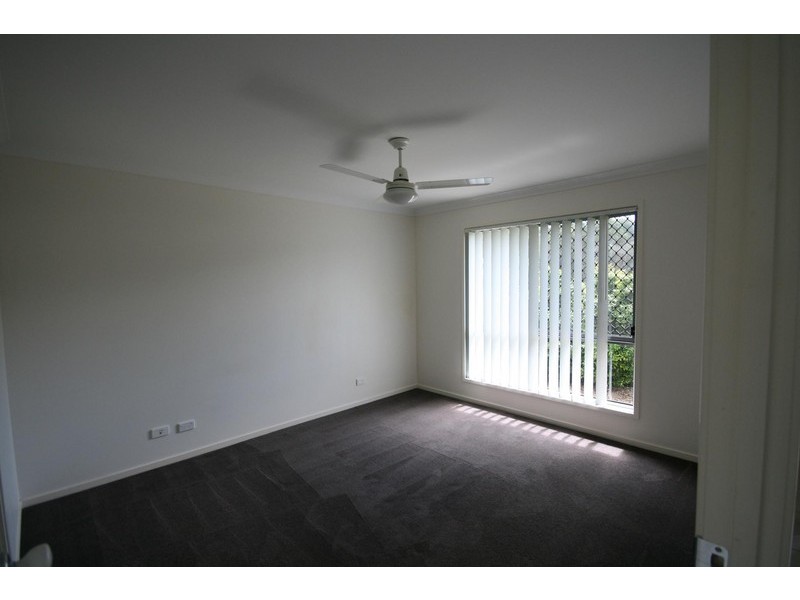 8 Green Place, Redland Bay QLD 4165