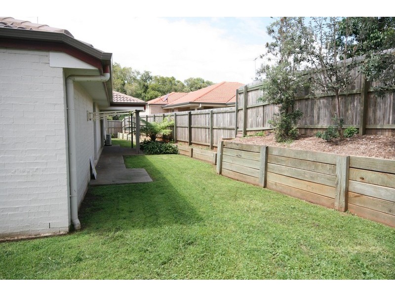 8 Green Place, Redland Bay QLD 4165