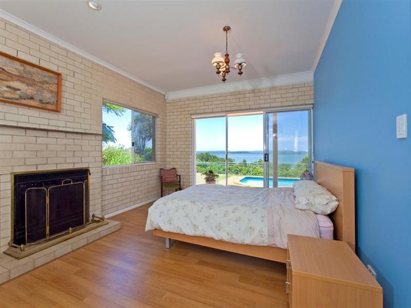 12 Wilson Esplanade, Redland Bay QLD 4165