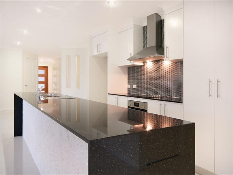 19 Bankswood Drive, Redland Bay QLD 4165