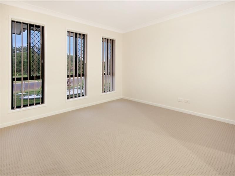 19 Bankswood Drive, Redland Bay QLD 4165