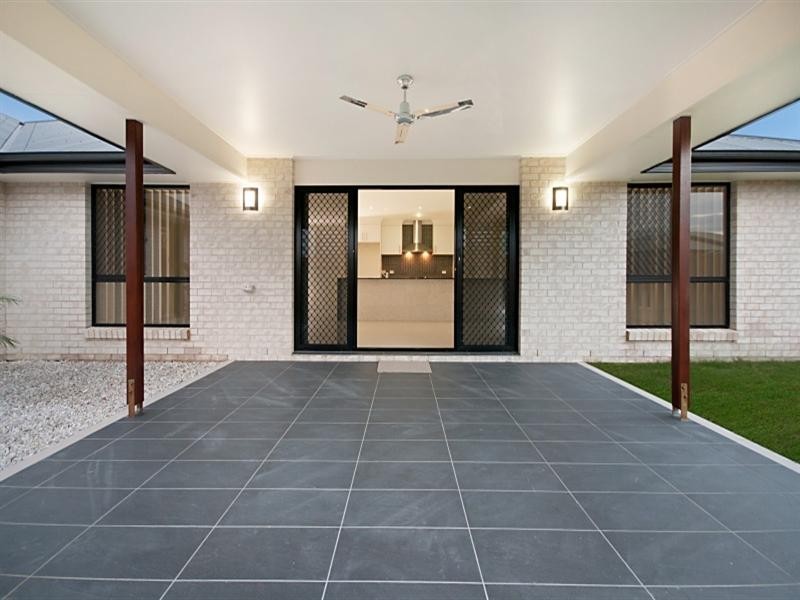 19 Bankswood Drive, Redland Bay QLD 4165