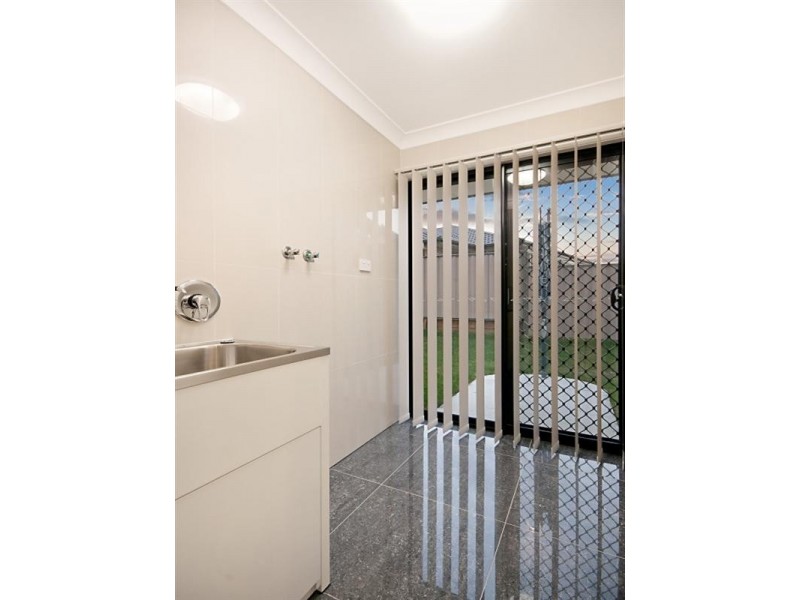 19 Bankswood Drive, Redland Bay QLD 4165