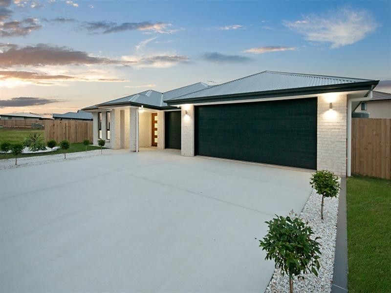 19 Bankswood Drive, Redland Bay QLD 4165