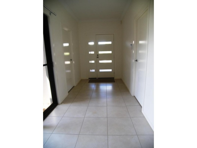 11 Highland Place, Redland Bay QLD 4165