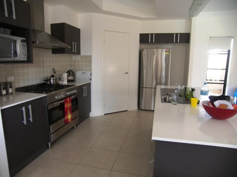 11 Highland Place, Redland Bay QLD 4165