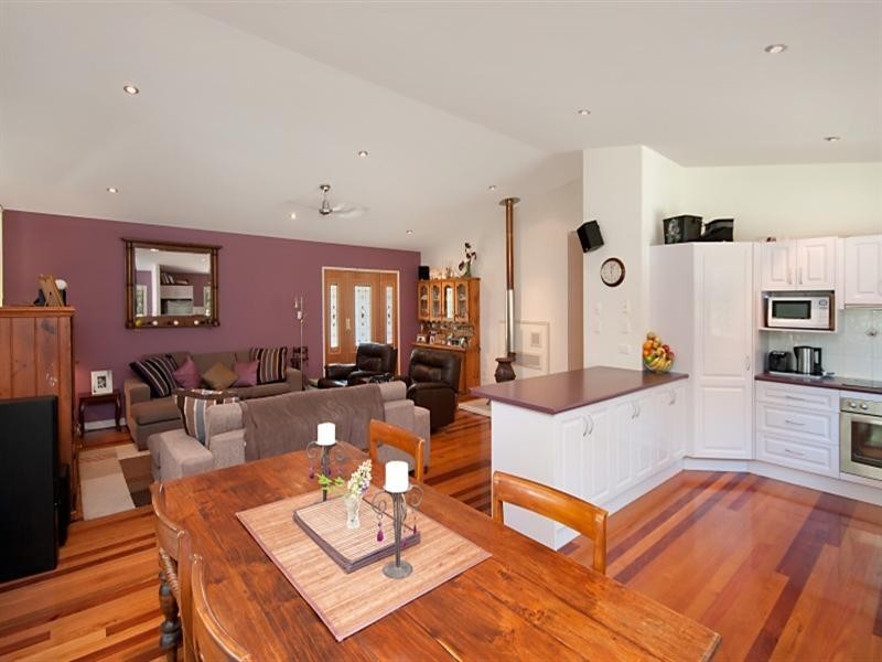 2 President Terrace, Macleay Island QLD 4184