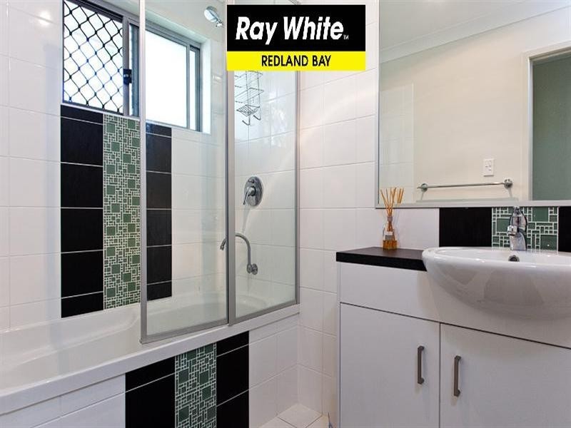 4/4 Moore Street, Victoria Point QLD 4165