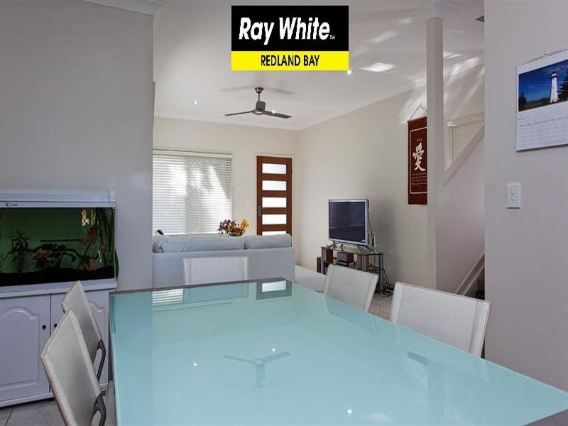 4/4 Moore Street, Victoria Point QLD 4165