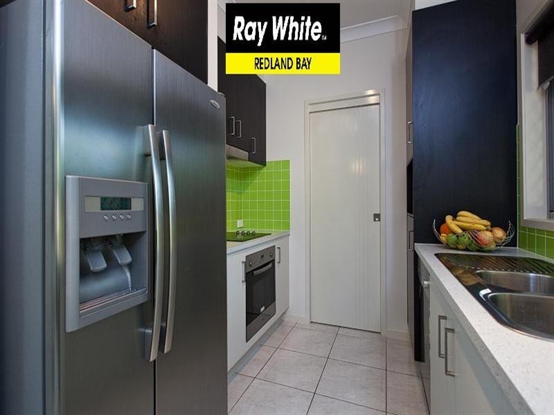 4/4 Moore Street, Victoria Point QLD 4165