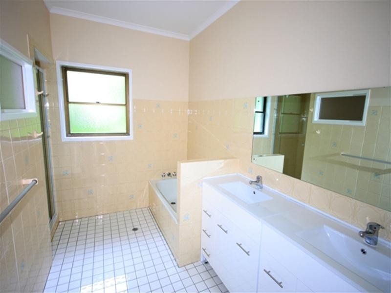 207 Rocky Passage Road, Redland Bay QLD 4165