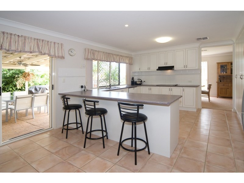 4 Bartlett Terrace, Redland Bay QLD 4165
