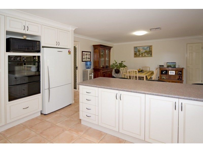 4 Bartlett Terrace, Redland Bay QLD 4165