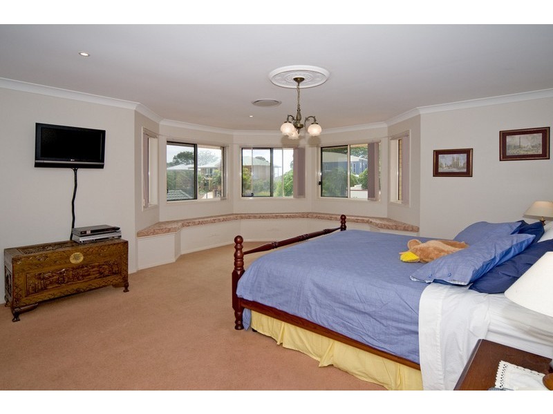 4 Bartlett Terrace, Redland Bay QLD 4165
