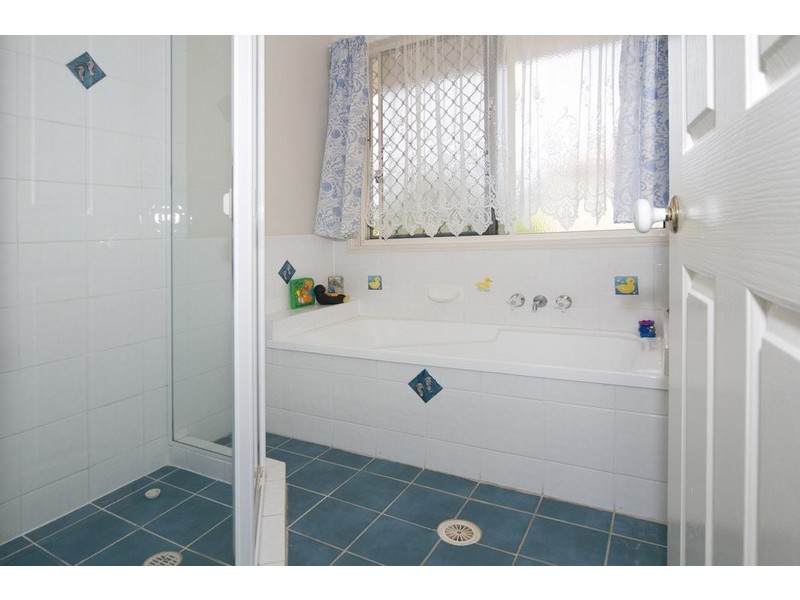 4 Bartlett Terrace, Redland Bay QLD 4165