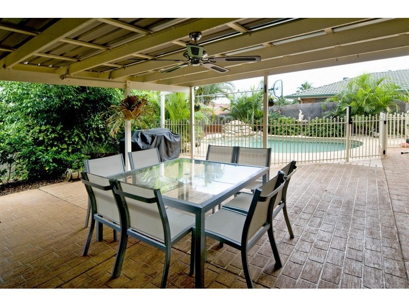 4 Bartlett Terrace, Redland Bay QLD 4165