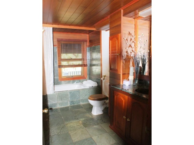 221 Main Street, Redland Bay QLD 4165