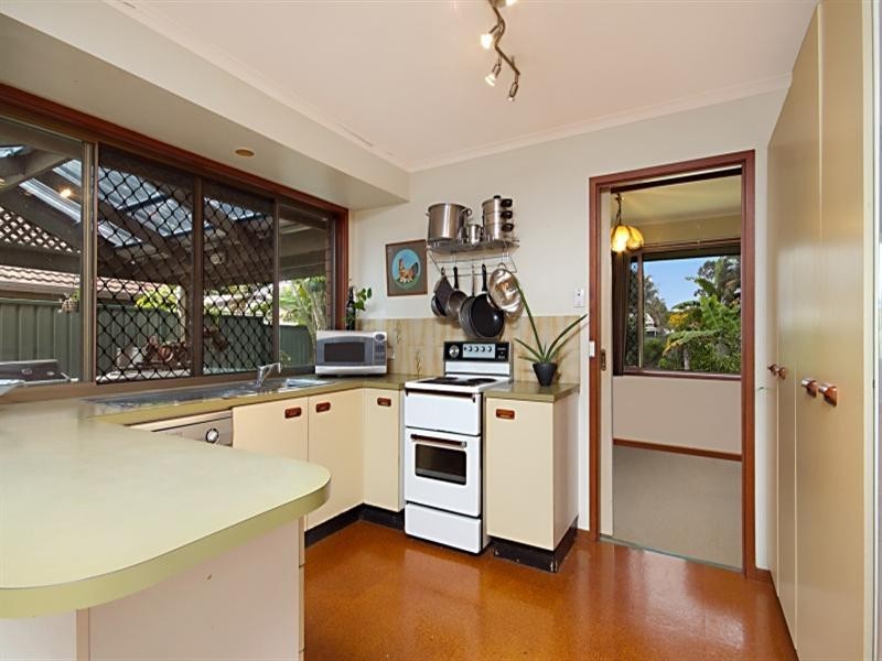 4 Pine Terrace, Redland Bay QLD 4165