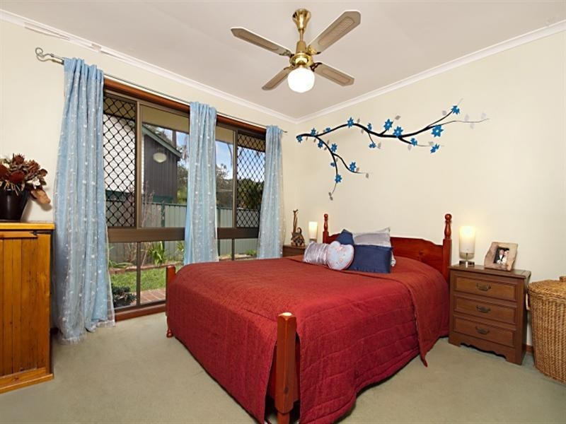 4 Pine Terrace, Redland Bay QLD 4165