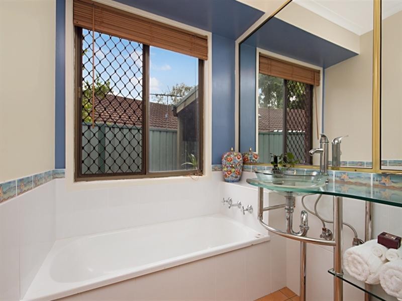 4 Pine Terrace, Redland Bay QLD 4165