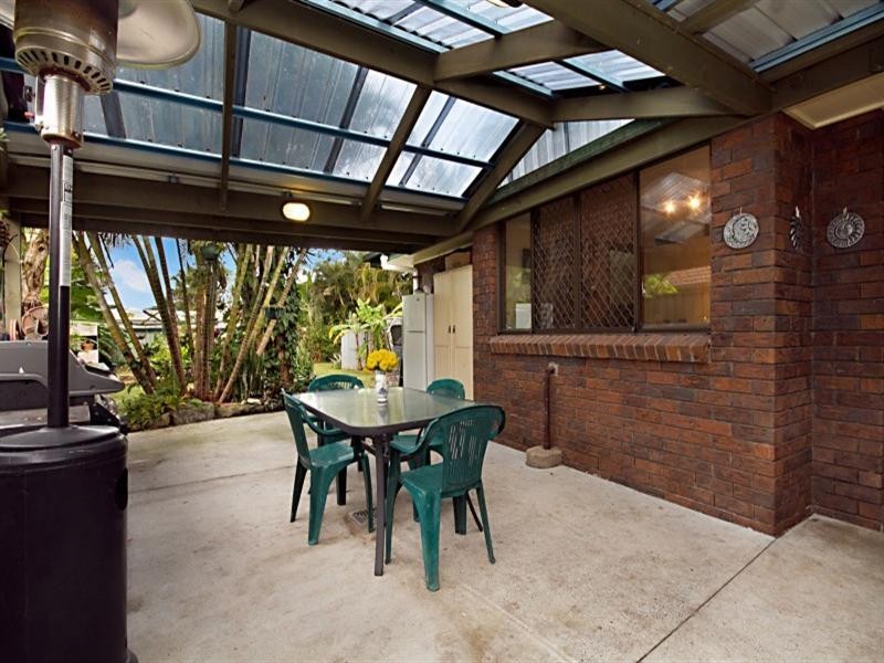 4 Pine Terrace, Redland Bay QLD 4165