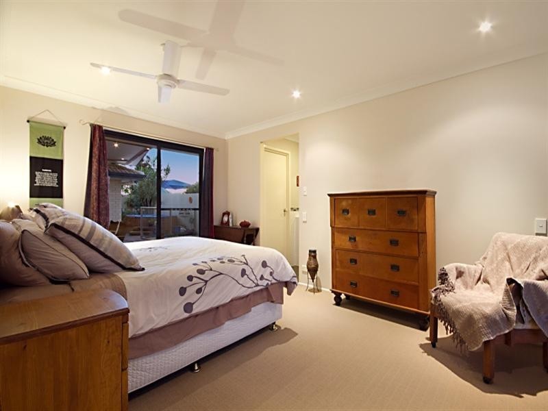 48 Spinnaker Circuit, Redland Bay QLD 4165