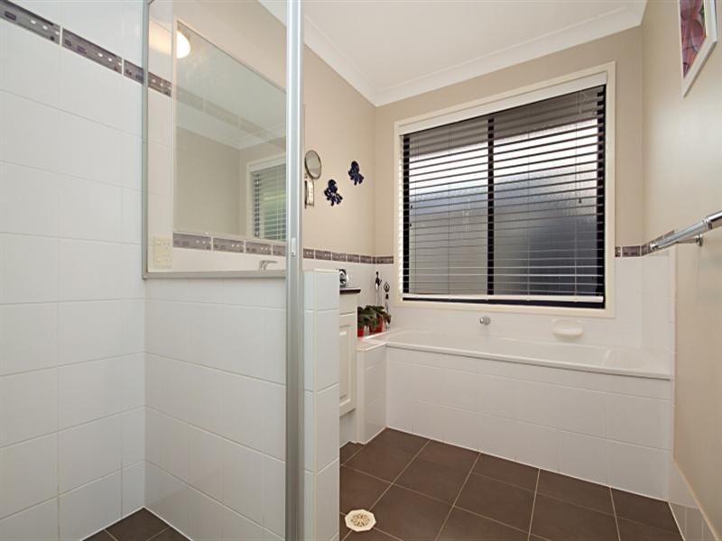 48 Spinnaker Circuit, Redland Bay QLD 4165