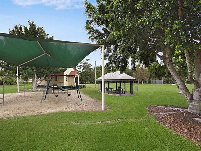 115 Torquay Road, Redland Bay QLD 4165