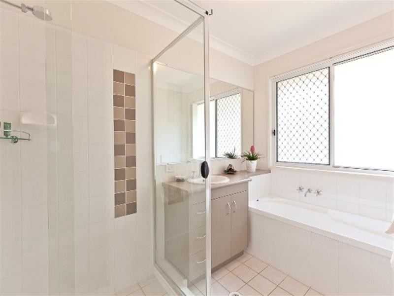 29 Emperor Drive, Redland Bay QLD 4165