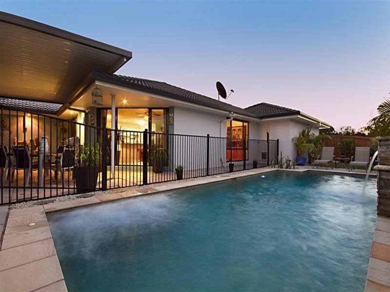 2 Portland Parade, Redland Bay QLD 4165