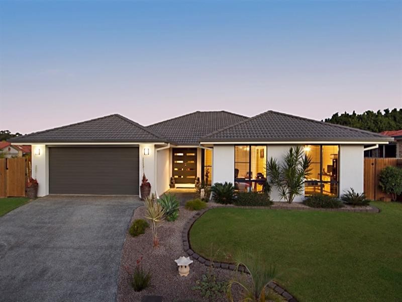 2 Portland Parade, Redland Bay QLD 4165