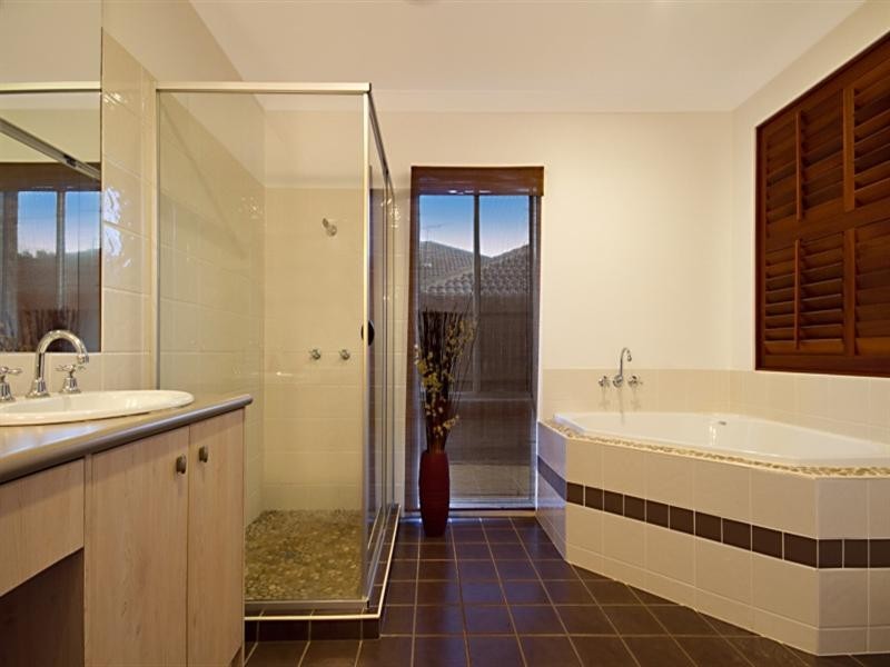 31 Kimbolton Drive, Redland Bay QLD 4165