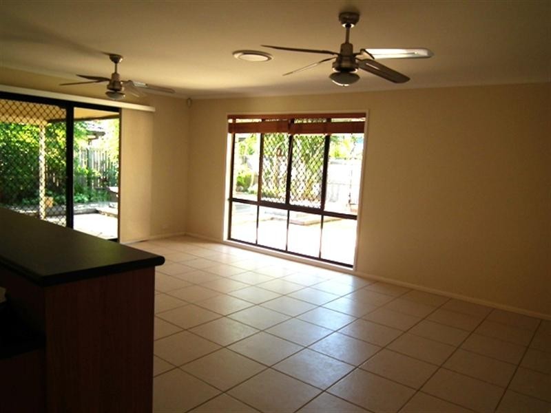 5 Kimbolton Drive, Redland Bay QLD 4165