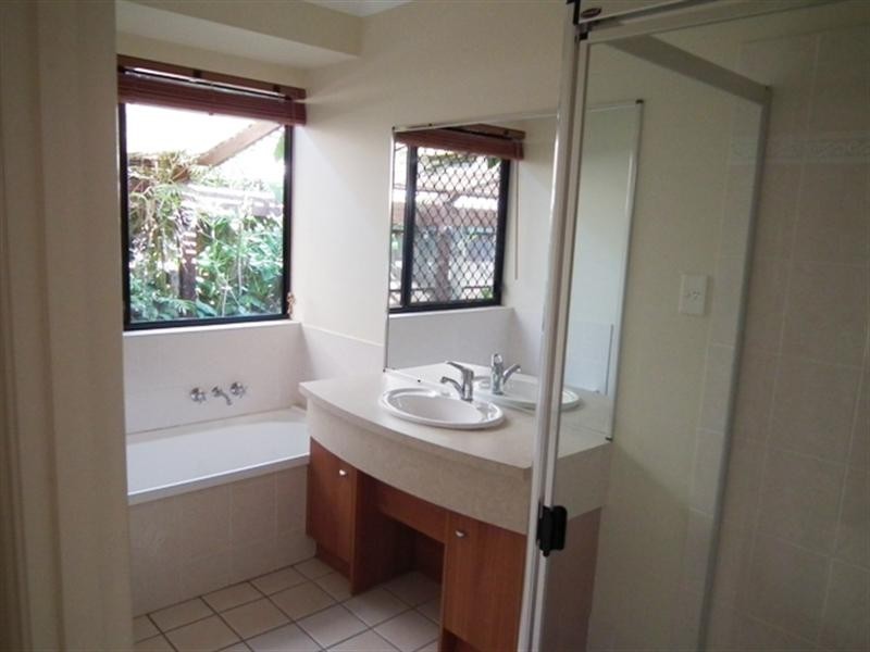 5 Kimbolton Drive, Redland Bay QLD 4165