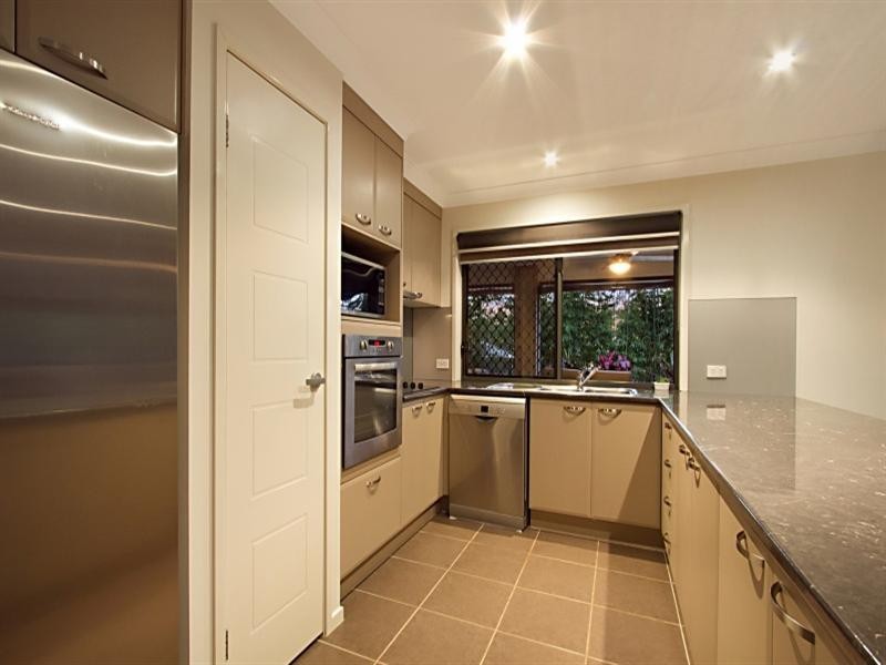 6 Cobby Court, Redland Bay QLD 4165