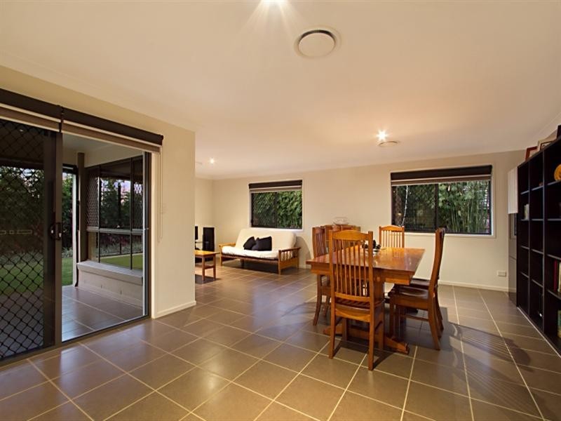 6 Cobby Court, Redland Bay QLD 4165