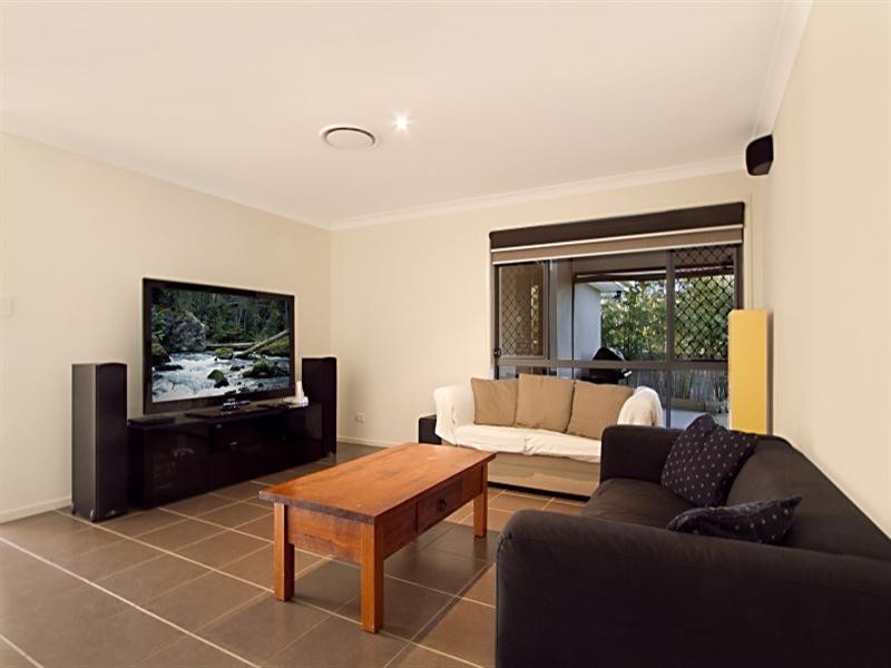 6 Cobby Court, Redland Bay QLD 4165