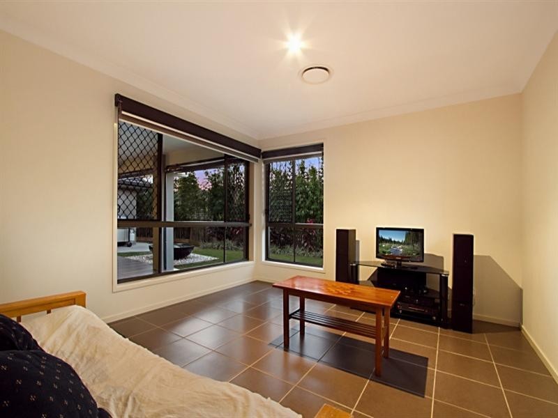 6 Cobby Court, Redland Bay QLD 4165