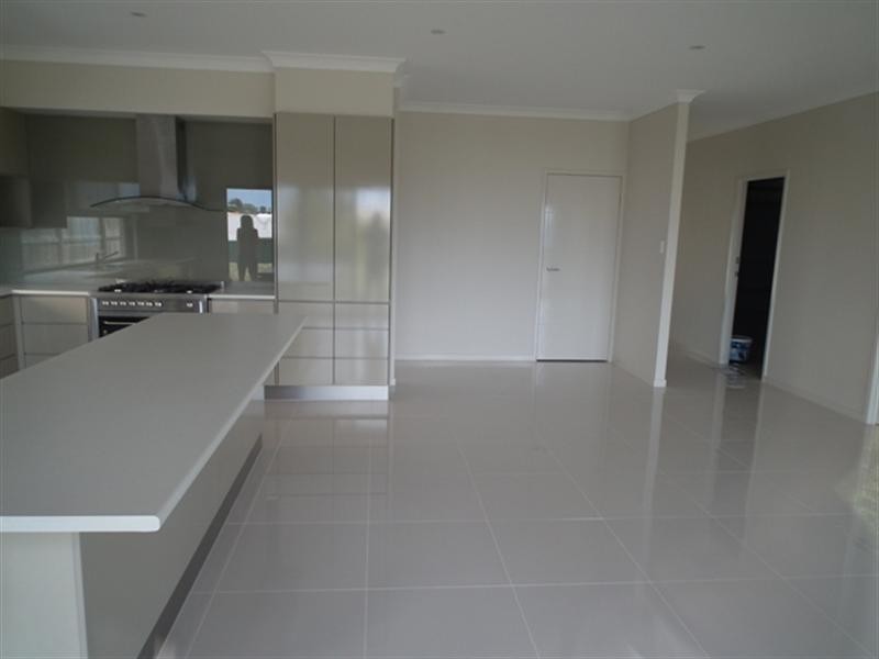 4 Penzance Drive, Redland Bay QLD 4165