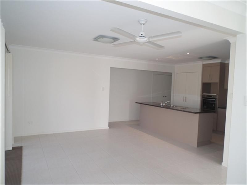 27A Pine Terrace, Redland Bay QLD 4165