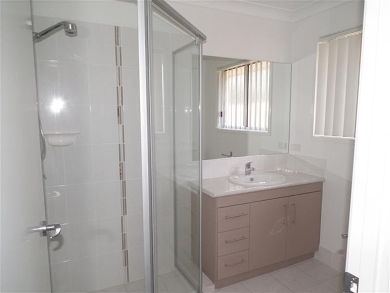 27A Pine Terrace, Redland Bay QLD 4165