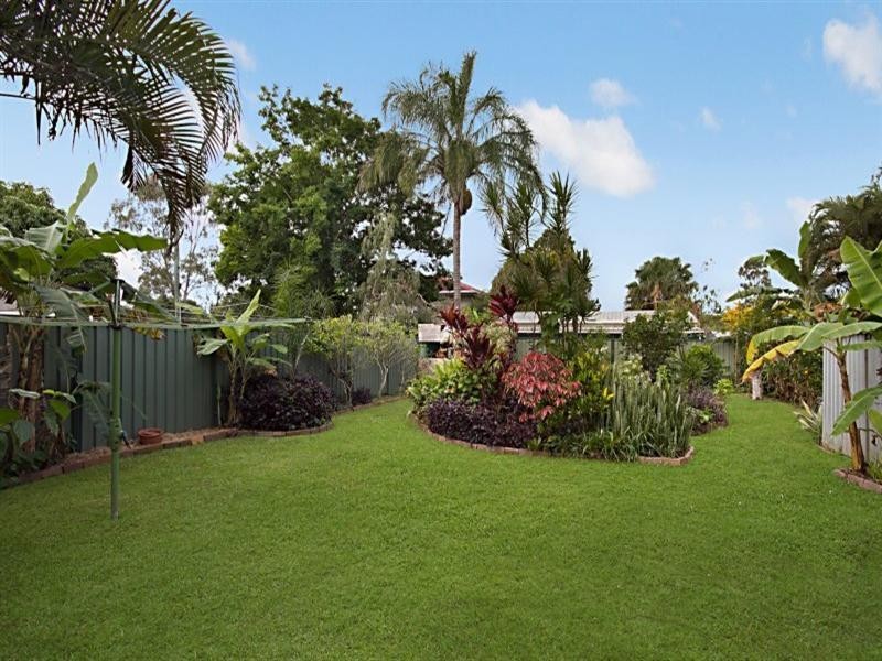 4 Pine Terrace, Redland Bay QLD 4165