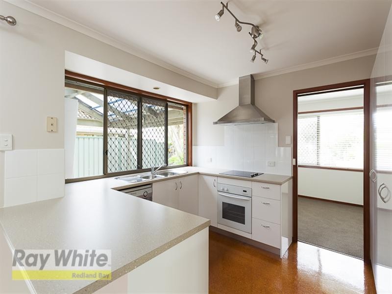 4 Pine Terrace, Redland Bay QLD 4165