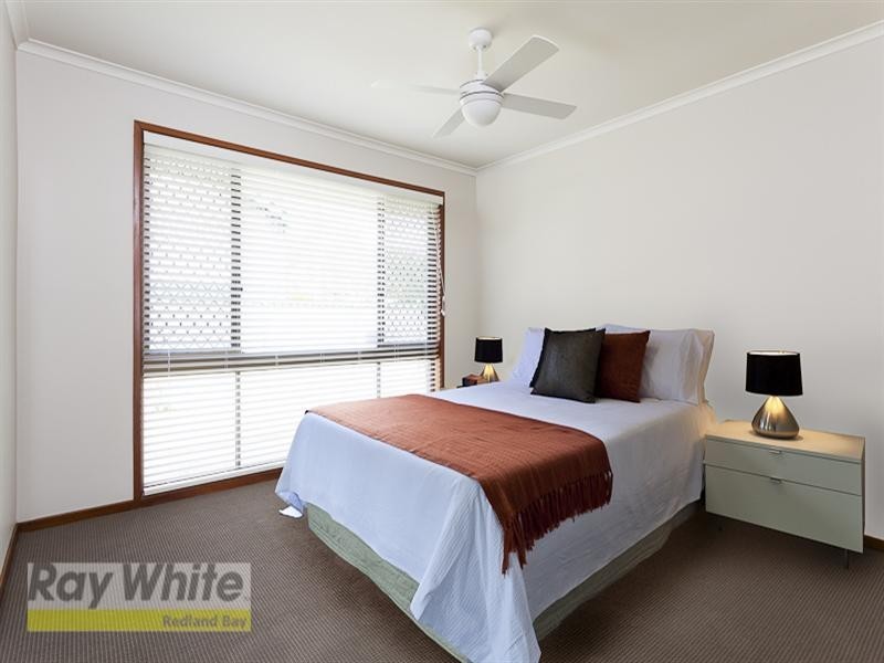 4 Pine Terrace, Redland Bay QLD 4165