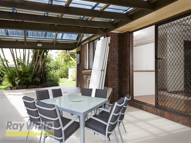 4 Pine Terrace, Redland Bay QLD 4165