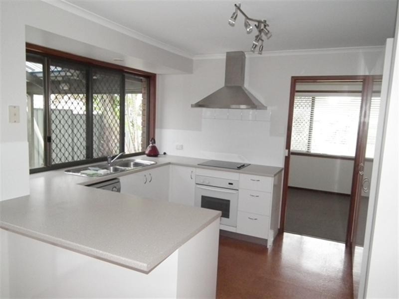 4 Pine Terrace, Redland Bay QLD 4165