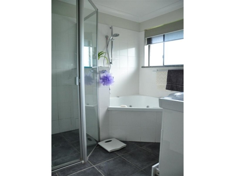 2 Banksia Street, Redland Bay QLD 4165