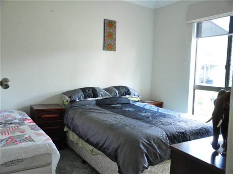 2 Banksia Street, Redland Bay QLD 4165