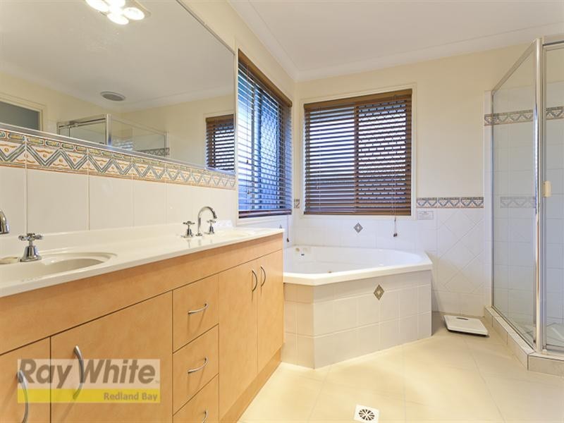 13 Attenborough Circuit, Redland Bay QLD 4165