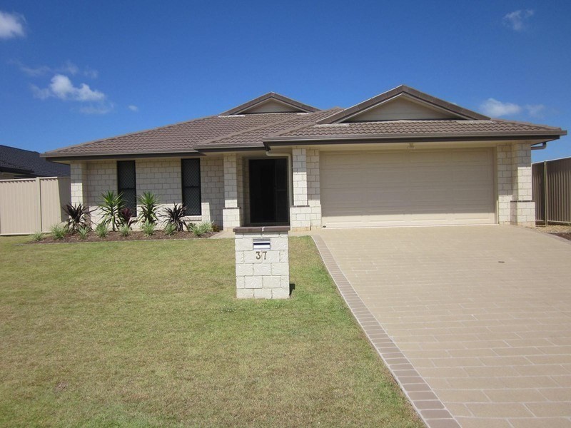 37 Lancaster Circuit, Redland Bay QLD 4165